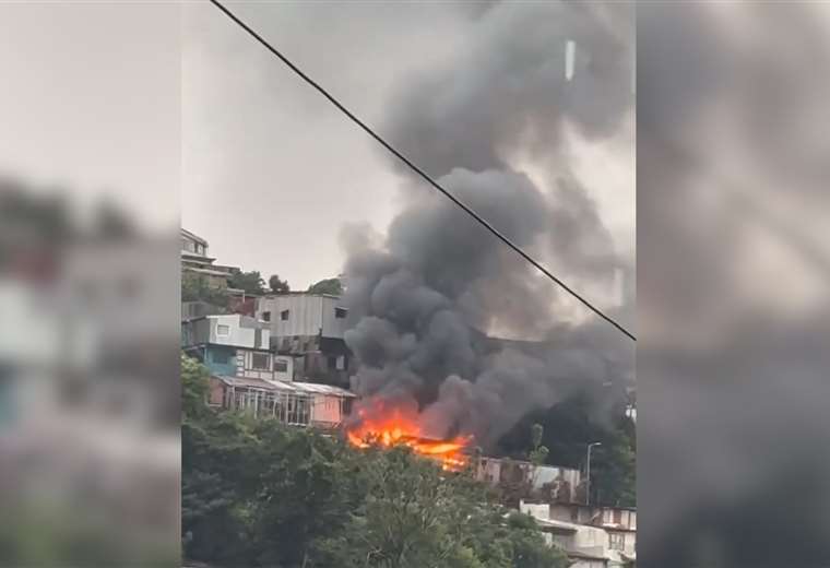 Video: Incendio destruye casa en La Unión de Cartago

 – Reporte Tico