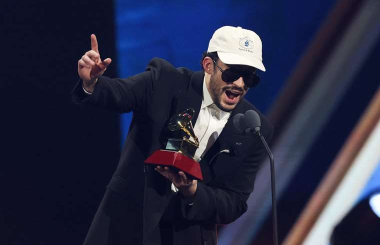 Bad Bunny triunfa en unos sorprendentes Latin Grammy

 – Reporte Tico