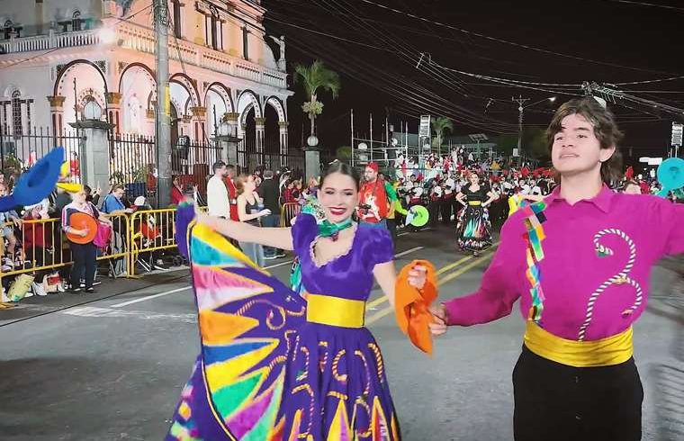 Carrozas, bandas y tradición:  transmitirá “Alajuela Brilla 2025”

 – Reporte Tico