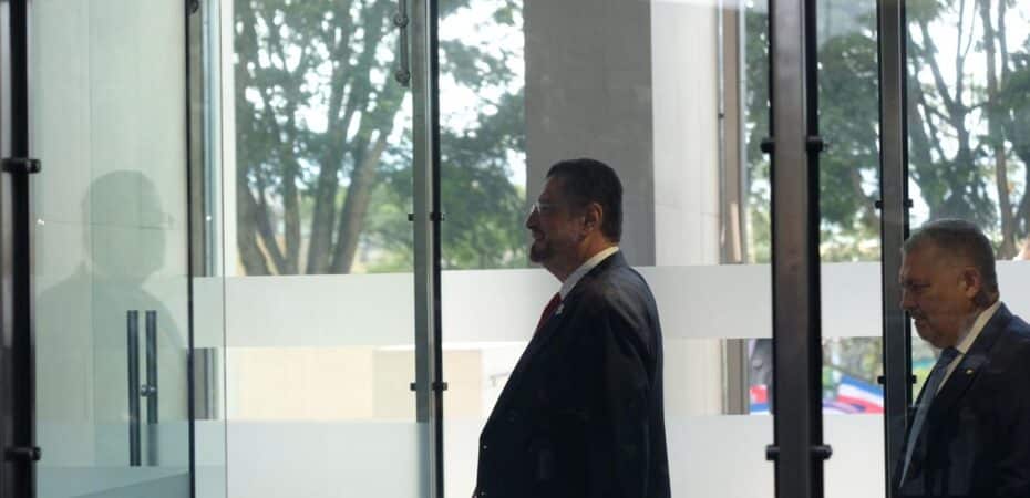 Un congresista estadounidense cuestiona el levantamiento de la inmunidad a Chávez

 – Reporte Tico