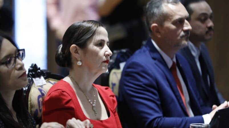 La comisión que analiza la inmunidad de Chaves tendrá sólo una reunión más para definir una recomendación

 – Reporte Tico