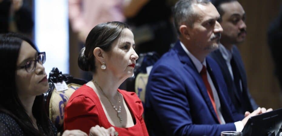 La comisión que analiza la inmunidad de Chaves tendrá sólo una reunión más para definir una recomendación

 – Reporte Tico