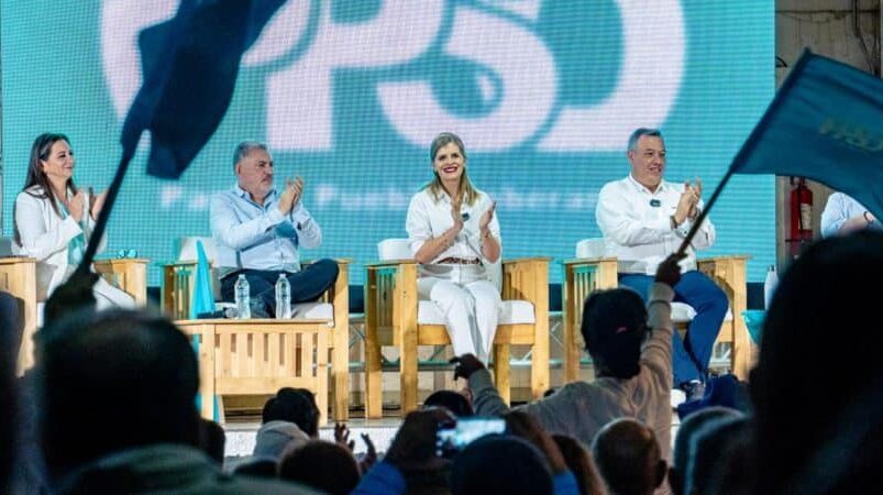 Laura Fernández es la gran ausente de las discusiones y debates

 – Reporte Tico