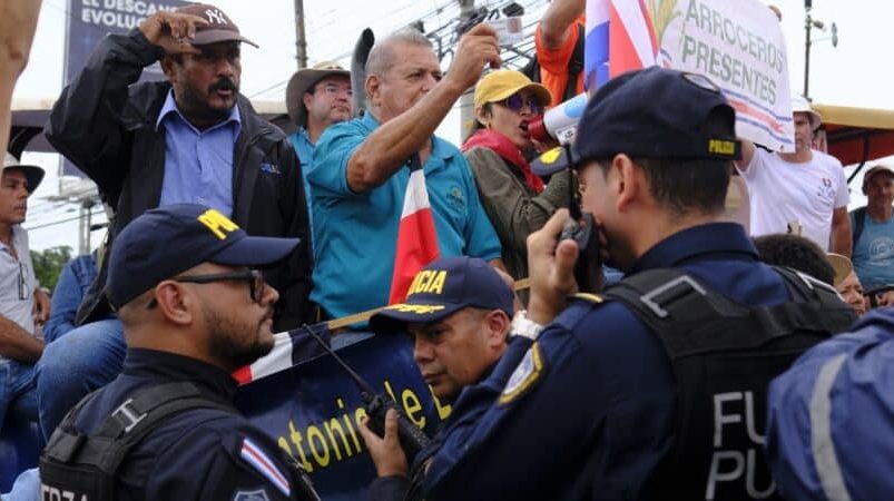 “¿Por qué no confiscamos estos tractores de lujo?

 – Reporte Tico