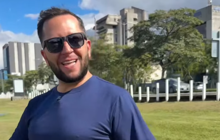 Vídeo: Juez del MQB fue a ver la Fuente de la Hispanidad y tuvo un encuentro inesperado

 – Reporte Tico