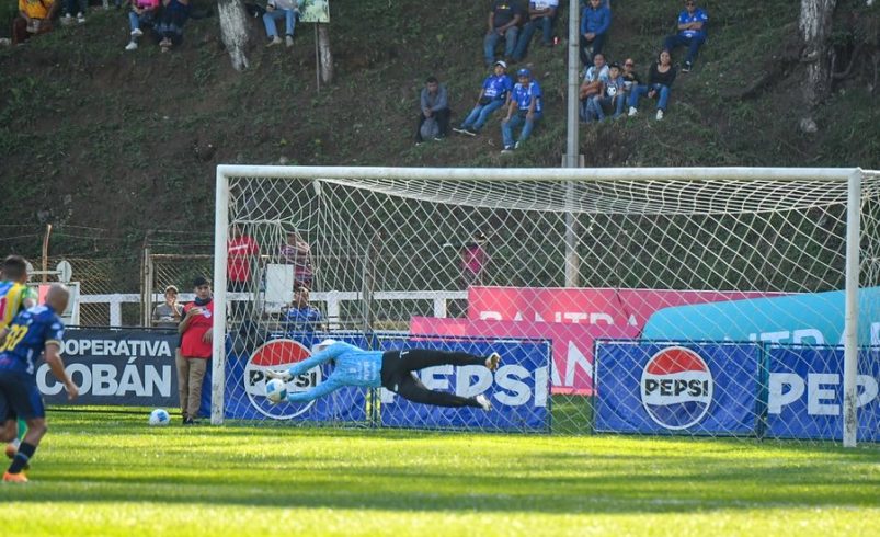 Hinchas marquenses contradicen a Canal 7 sobre actuación de Minor Álvarez

 – Reporte Tico