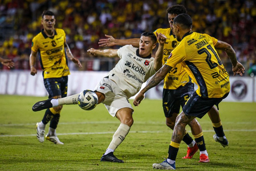 Alajuelense tiene mayor desgaste que cualquier semifinalista: Los datos no mienten

 – Reporte Tico