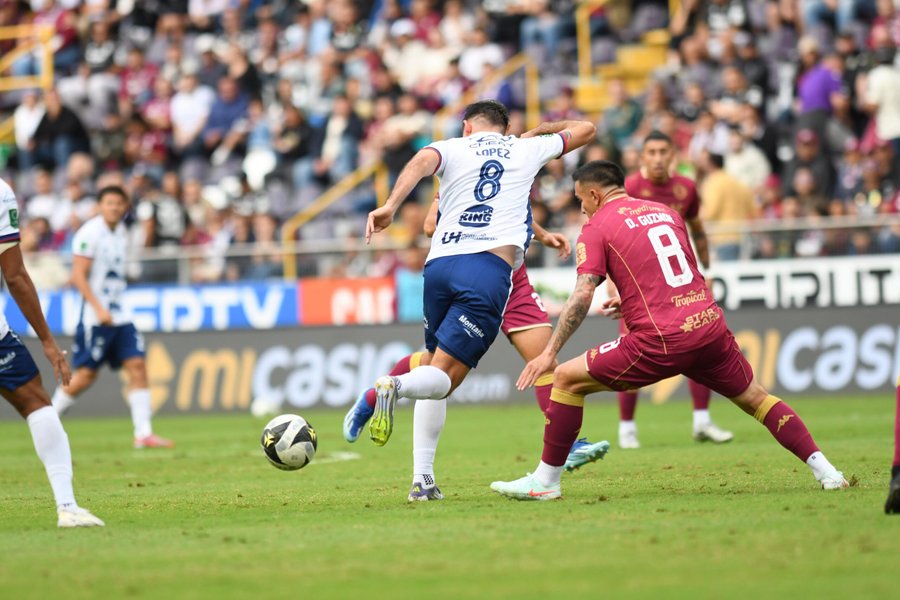 Alajuelense y Saprissa se enfrentan por el título nacional

 – Reporte Tico