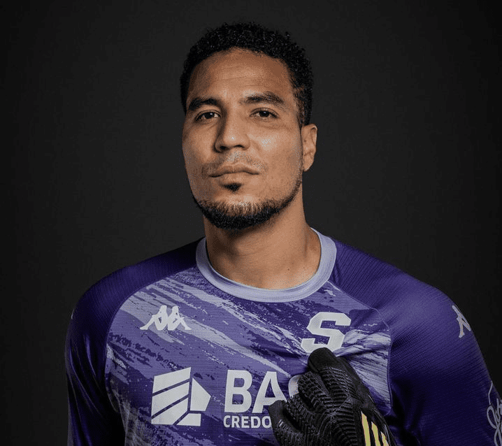 La liga no desaprovechó el retiro de Esteban Alvarado

 – Reporte Tico