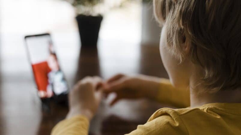 Un diputado presenta un proyecto de ley para establecer reglas para el acceso de menores a redes sociales y otros sistemas

 – Reporte Tico