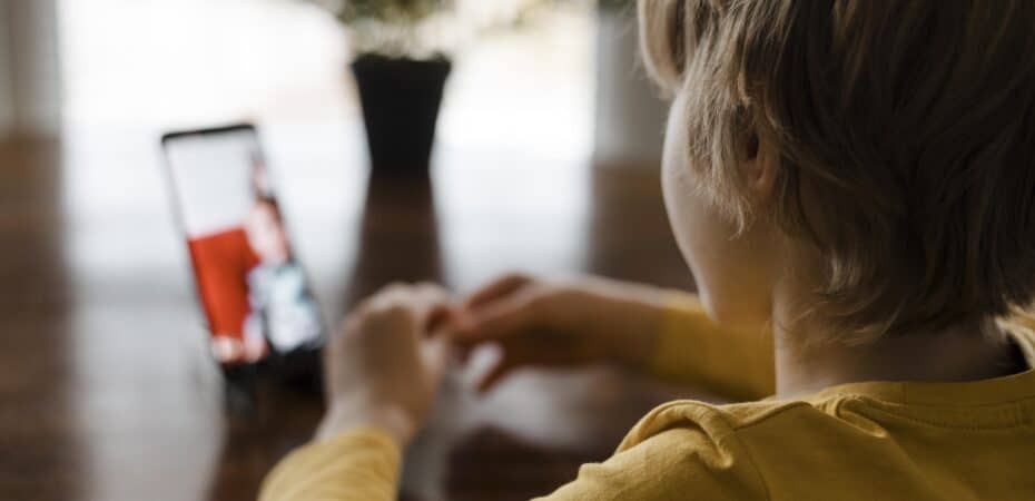 Un diputado presenta un proyecto de ley para establecer reglas para el acceso de menores a redes sociales y otros sistemas

 – Reporte Tico