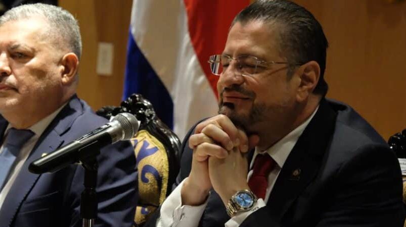 El 16 de diciembre se votará en la Asamblea Legislativa el levantamiento de la inmunidad a Rodrigo Chaves.

 – Reporte Tico