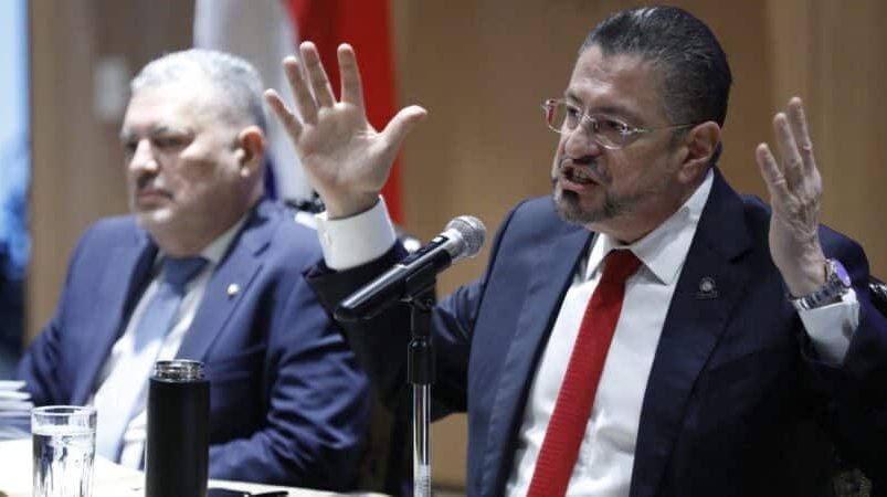 Los diputados determinarán el lunes si el 15 de diciembre se realizará una votación para levantar la inmunidad de Rodrigo Chaves.

 – Reporte Tico