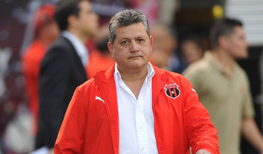 Raúl Pinto hace explotar la liga

 – Reporte Tico