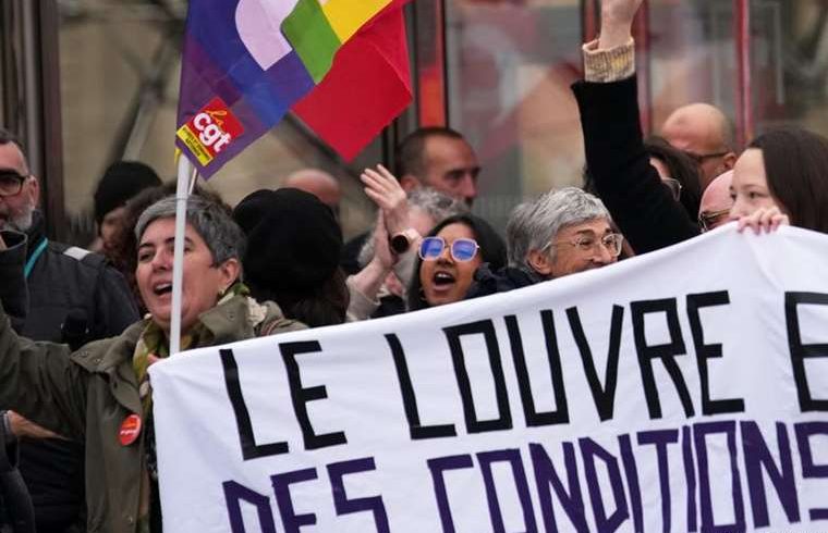 La huelga de trabajadores mantiene parcialmente cerrado el Louvre

 – Reporte Tico