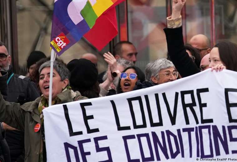 La huelga de trabajadores mantiene parcialmente cerrado el Louvre

 – Reporte Tico