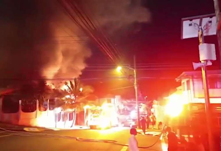 Incendio en Curridabat hace huir a bomberos

 – Reporte Tico