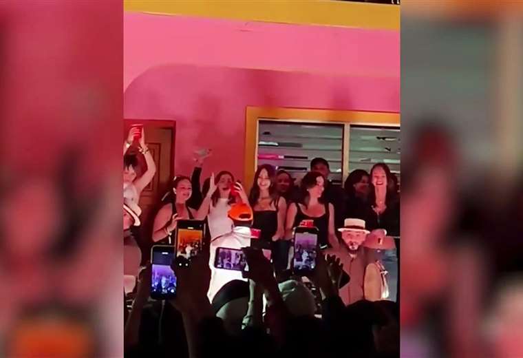 Keylor Navas: invitado de lujo de Bad Bunny en el último concierto en México

 – Reporte Tico