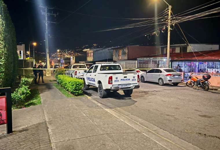 Hombre asesinado de múltiples disparos en un auto en Hatillo

 – Reporte Tico