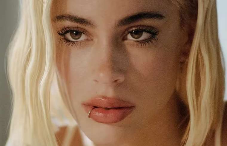 La cantante Tini Stoessel fue operada en una clínica de Buenos Aires

 – Reporte Tico