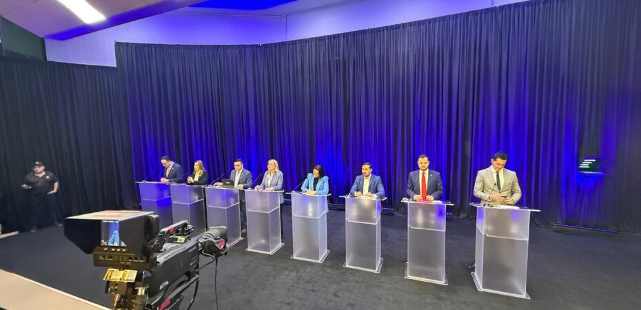 Seguridad, empleo rural, educación y medidas fiscales fueron temas claves en el cuarto debate presidencial de la semana

 – Reporte Tico