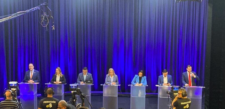 Con granate y grupo: así se vivió la previa del debate de Multimedios

 – Reporte Tico