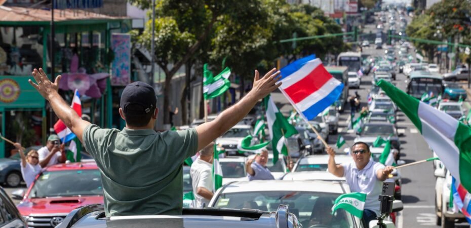 Una caravana de libertarios salió a las calles de San José con Álvaro Ramos a la cabeza

 – Reporte Tico