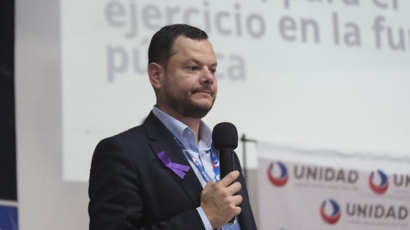 Los candidatos advierten del temor electoral a tres semanas de las elecciones: «Mi propia tía dijo que no puso una bandera por miedo»

 – Reporte Tico