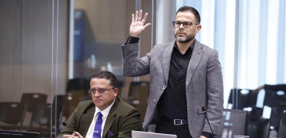 Exdirector jurídico del INS confirma presión política

 – Reporte Tico