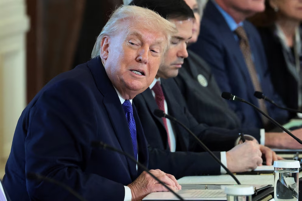 Trump dijo que EE.UU. decidirá qué petroleras operarán en Venezuela

 – Reporte Tico