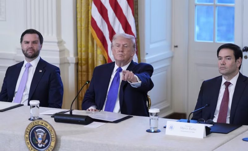 Trump advirtió que cortará el flujo de petróleo y dinero venezolano a Cuba

 – Reporte Tico