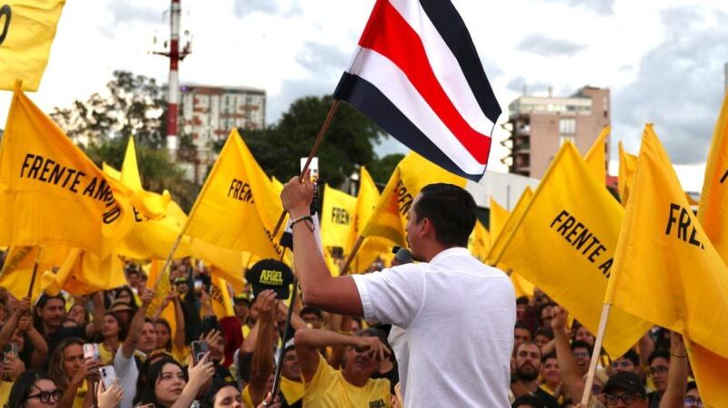 «Hay que salir a votar sin miedo», dijo Ariel Robles, del Frente Amplio, al final de su campaña electoral.

 – Reporte Tico