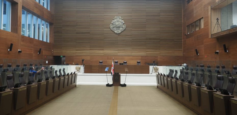 Los docentes son mayoría entre los candidatos a diputados en 7 distritos

 – Reporte Tico