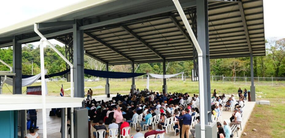 Chaves inauguró una escuela durante las vacaciones escolares y una semana antes de las elecciones nacionales

 – Reporte Tico