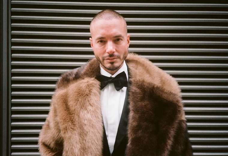 J Balvin llega al Super Bowl como capitán en un partido de flag football

 – Reporte Tico