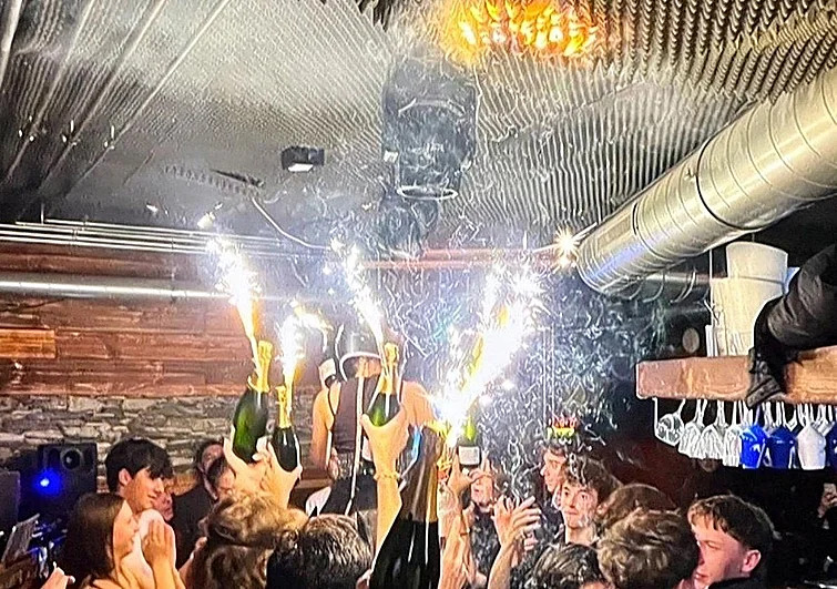 El incendio en un bar suizo que dejó 40 muertos presuntamente fue provocado por bengalas

 – Reporte Tico