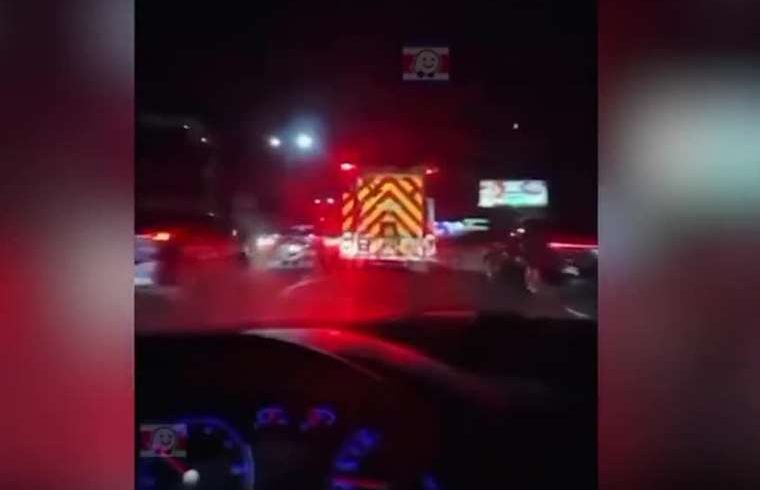 Mujer aprovecha situación de emergencia para seguir a los bomberos y escapar de sus presas

 – Reporte Tico