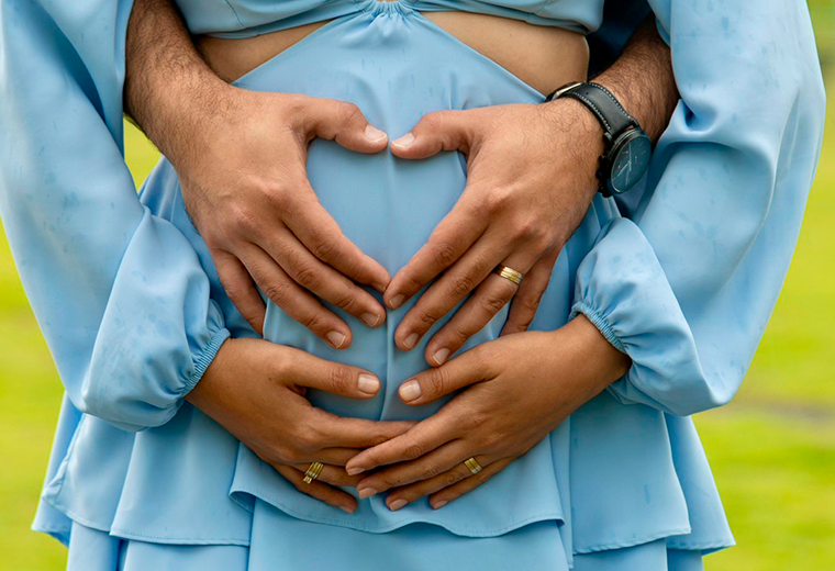 Periodista de  planea detalle para que su bebé se sienta cerca de su abuelo fallecido

 – Reporte Tico