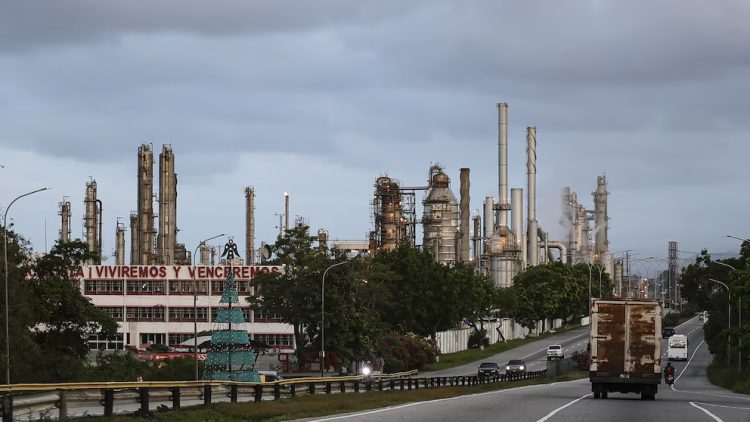 ¿Cuántos millones costaría reactivar el petróleo venezolano, según Trump?

 – Reporte Tico
