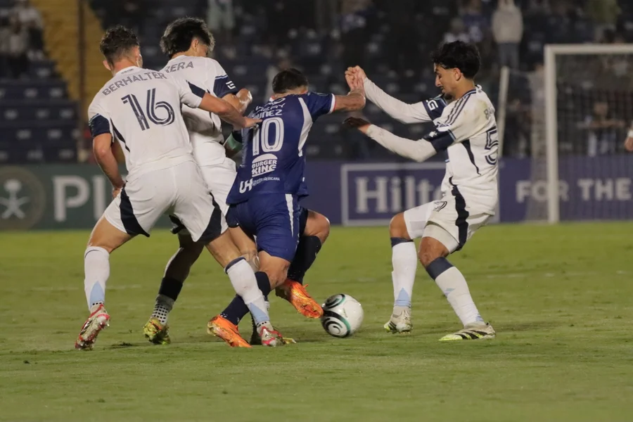 Cartaginés sale con vida en primera ronda ante Vancouver Whitecaps

 – Reporte Tico