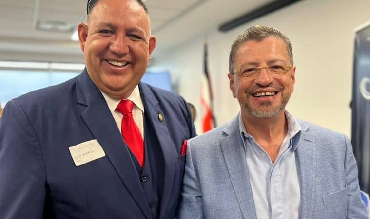 Ya se han introducido en la legislatura enmiendas constitucionales para permitir sucesivas reelecciones presidenciales

 – Reporte Tico