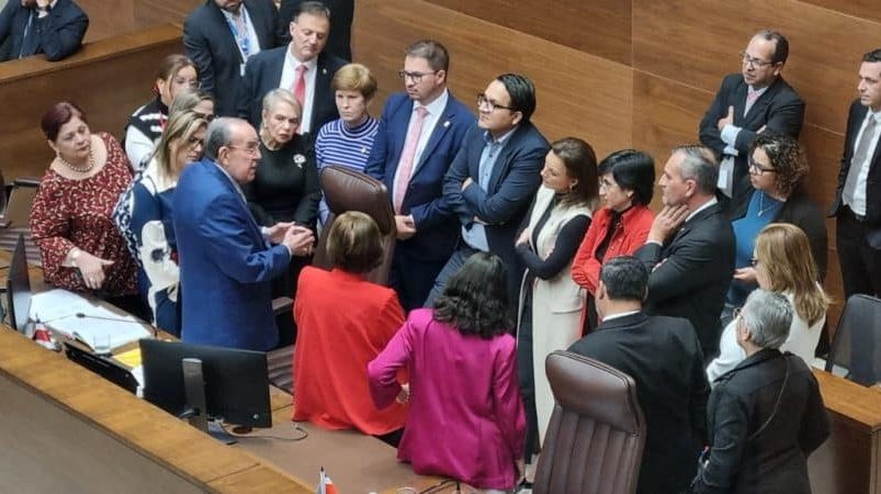 Vídeo | Chaves propone al futuro presidente de la Asamblea Legislativa abolir el control político

 – Reporte Tico