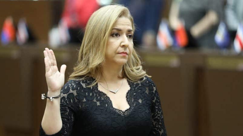 Mary Munive descarta continuar como ministra de Salud

 – Reporte Tico