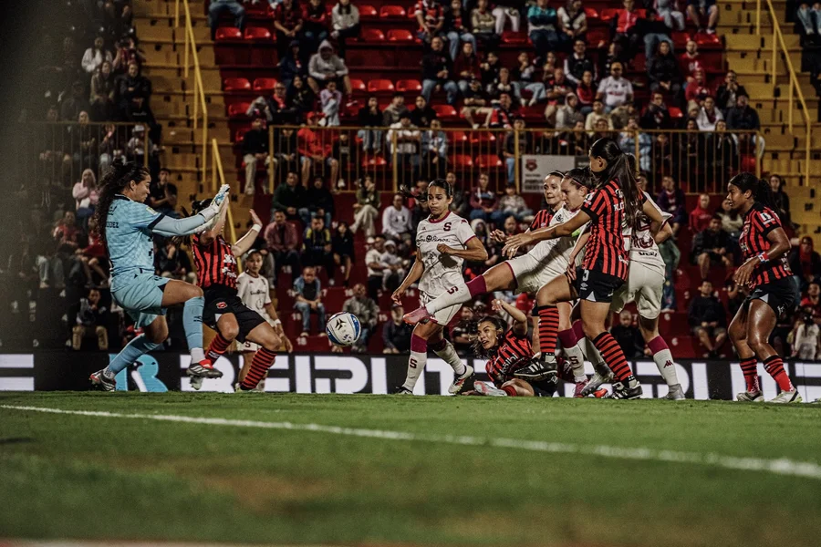 Carolina Venegas advirtió sobre fracturas; Saprissa descarta cirugía inmediata

 – Reporte Tico