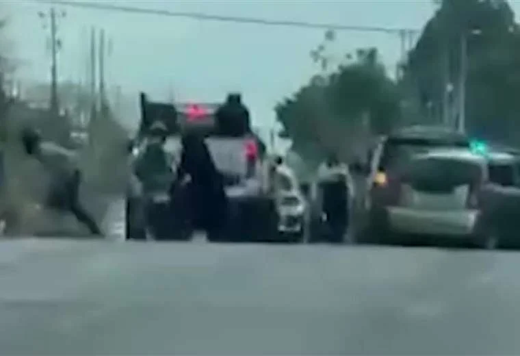 En video quedó registrado ataque con armas de fuego frente a policías de tránsito en Pérez Zeledón

 – Reporte Tico