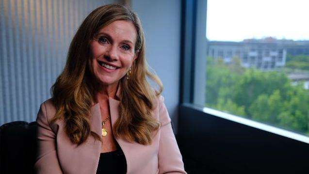 La mujer que tiene la misión de sacar a los niños de las redes sociales – Reporte Tico