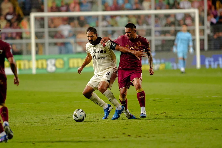 Alajuelense vs. Saprissa: El Clásico sigue generando noticia

 – Reporte Tico