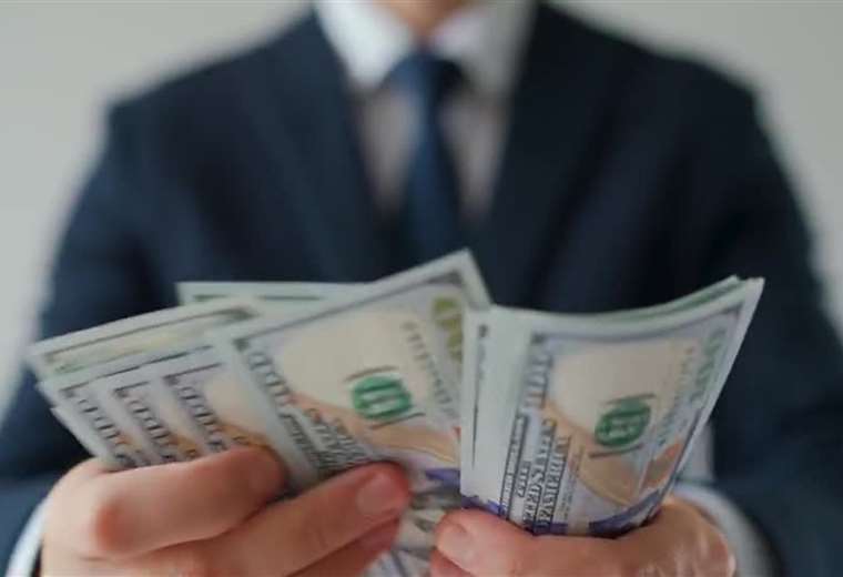 El dólar sigue alcanzando mínimos históricos: ¿A qué se debe esta tendencia?

 – Reporte Tico