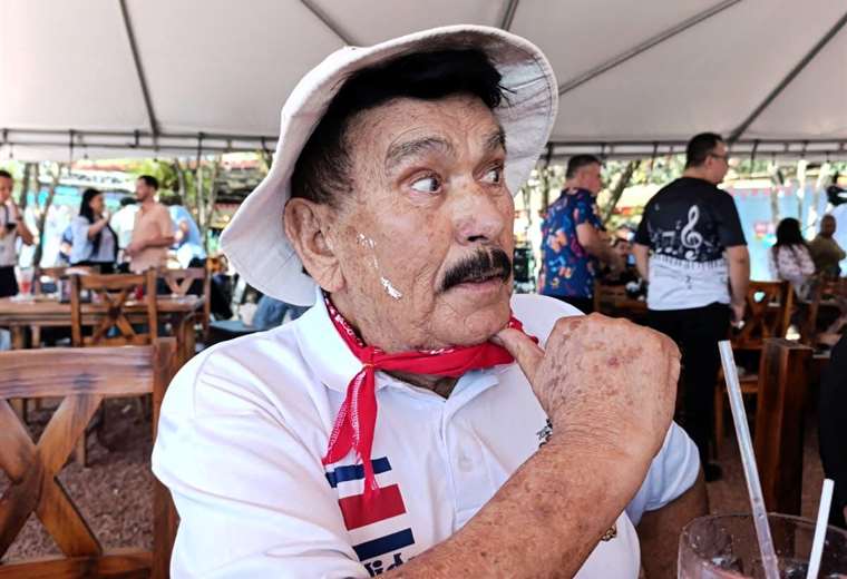 Folclorista Emeterio Viales lleva 15 días hospitalizado

 – Reporte Tico