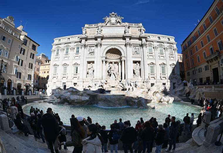 Roma empieza a cobrar a los turistas por el acceso a la Fontana de Trevi

 – Reporte Tico